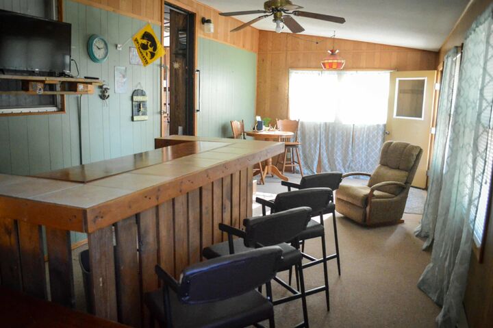 Property Photo:  618 Sunset View Street  IA 52146 