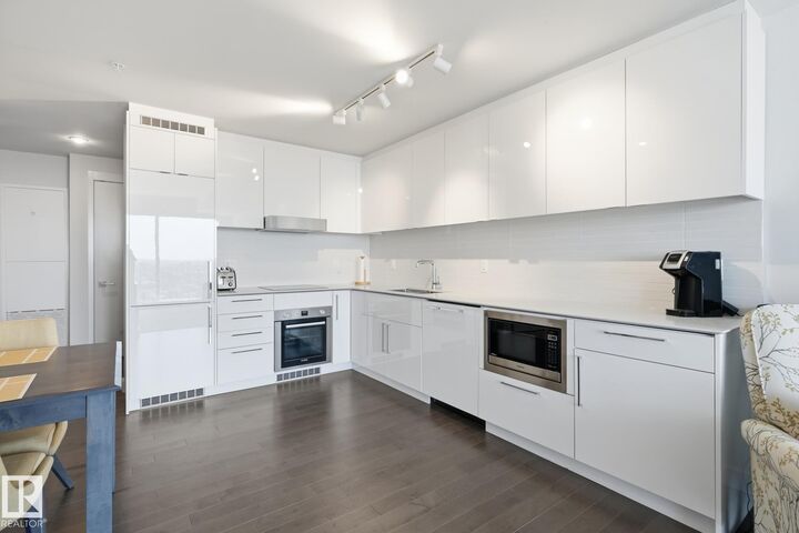 Property Photo: 10360 102 Street NW 2911 AB T5J 0K6