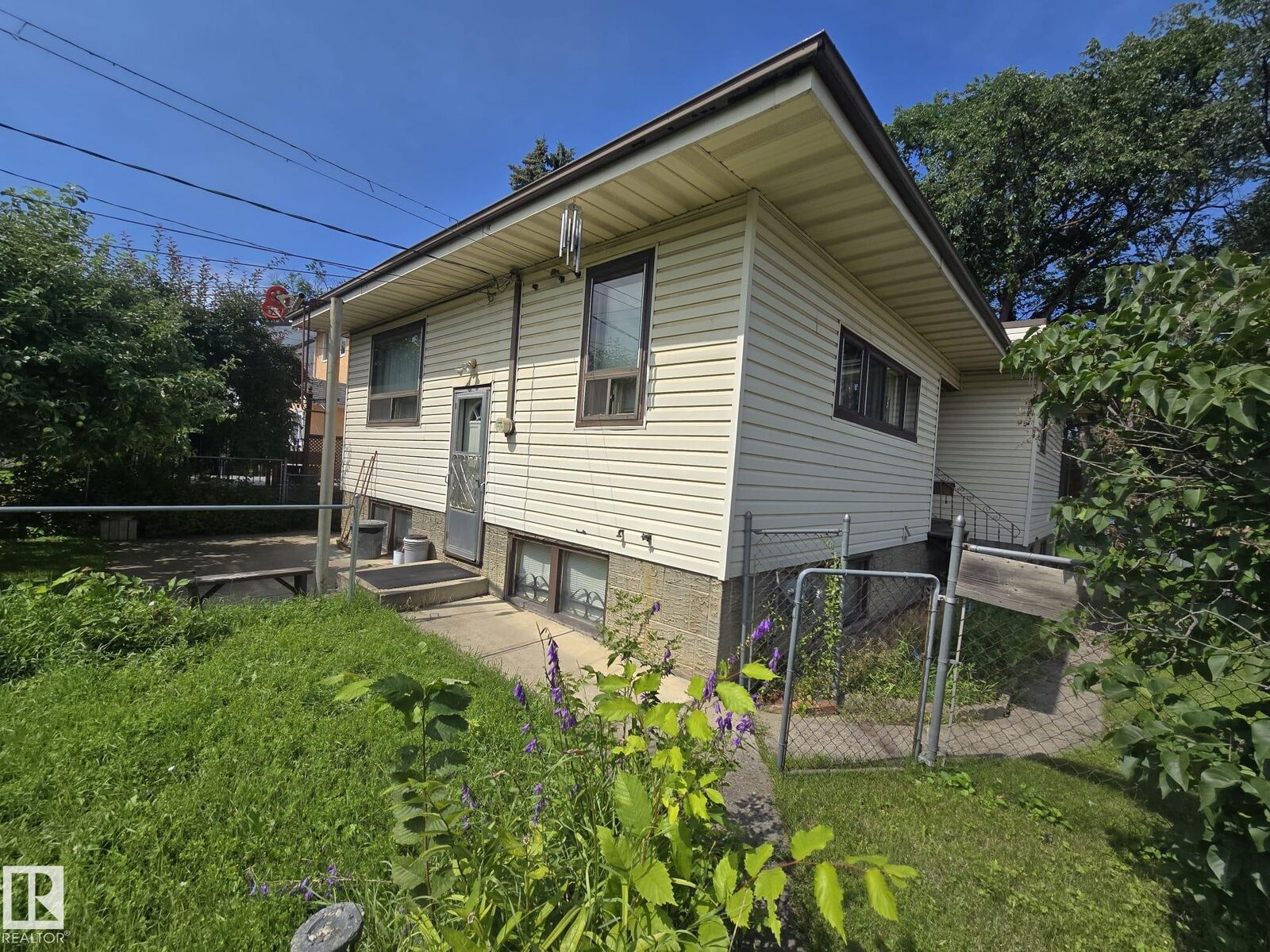 Property Photo: 9839 81 Avenue NW AB T6E 1W4