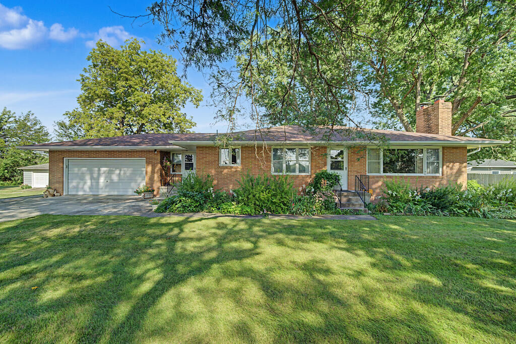 Property Photo:  504 3rd St. NW  IA 50530 