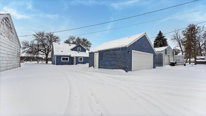 Property Photo: 604 Atlantic Avenue N MN 56248