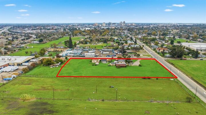 Property Photo: 630 S Fruit Avenue CA 93706