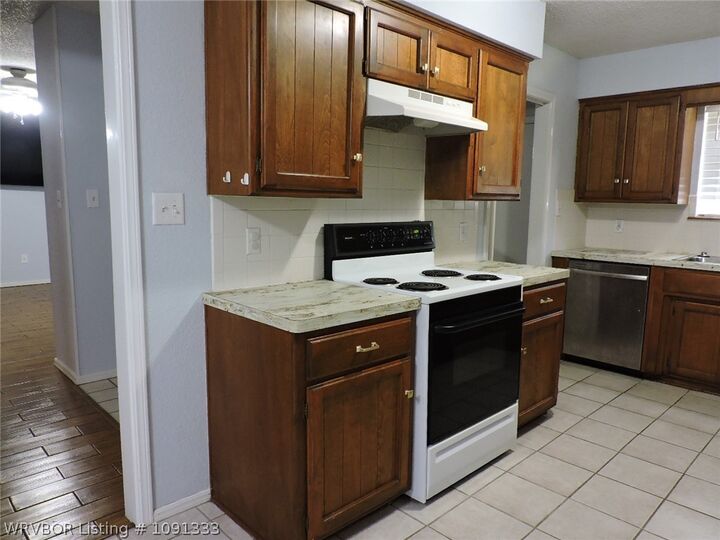 Property Photo: 3418 Londonderry Road AR 72908