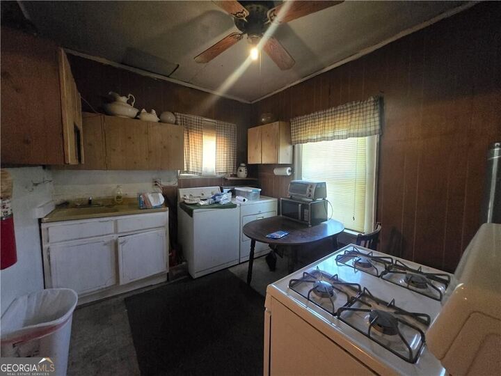 Property Photo: 884 Cowan Street GA 31217