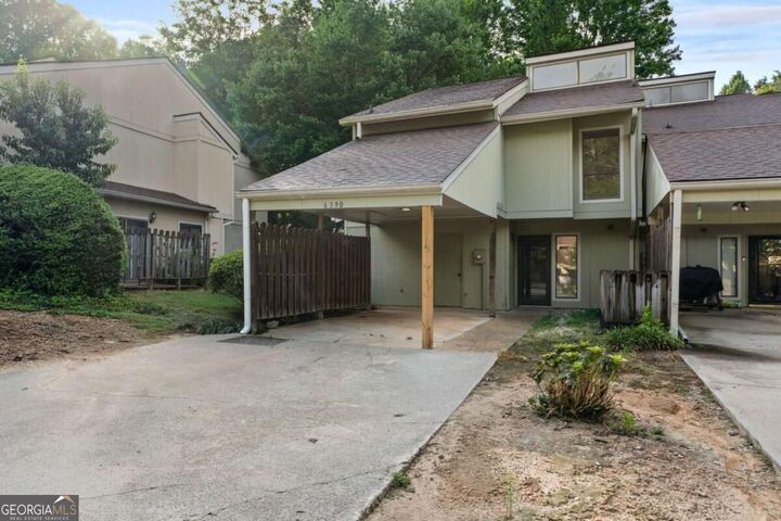 Property Photo: 6390 Hawthorne Terrace GA 30092