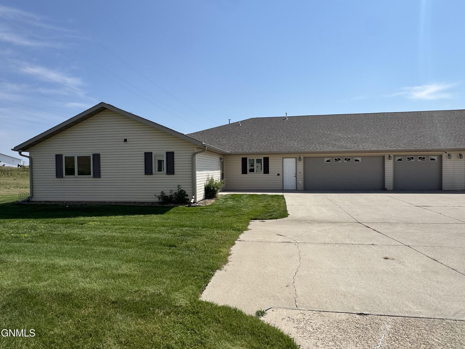 Property Photo:  3213 Nebraska Drive 3  ND 58503 