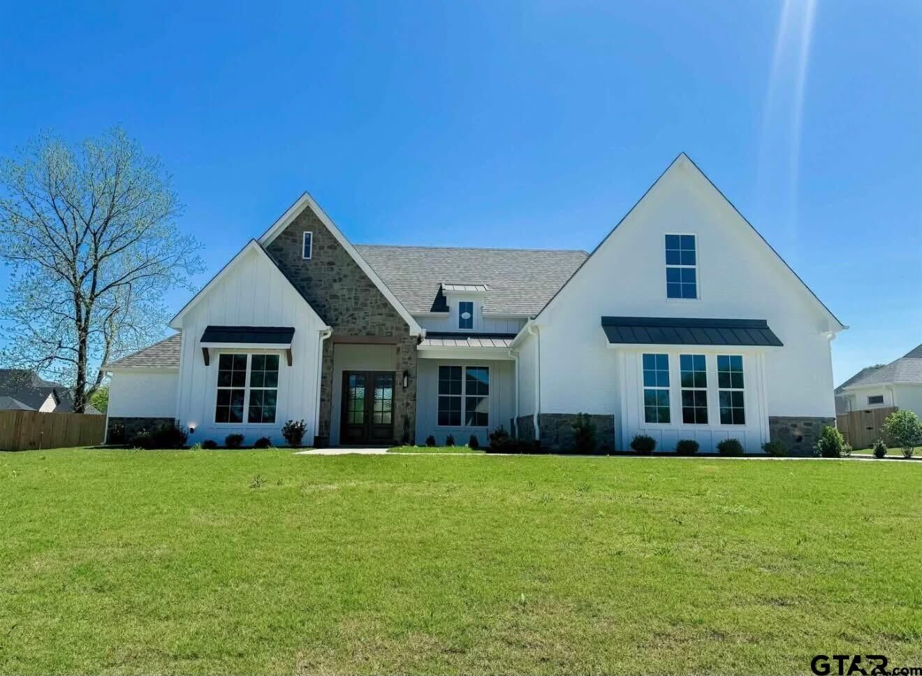 Property Photo: 419 Cromwell St TX 75757