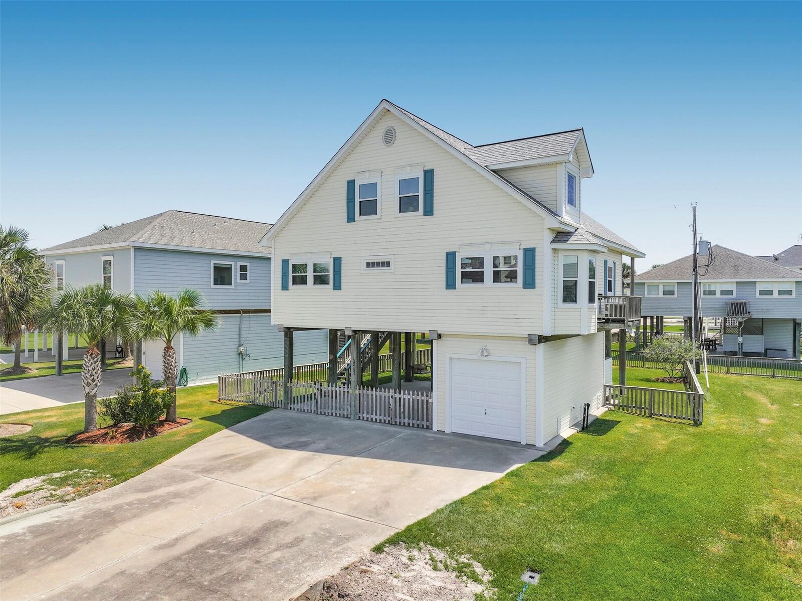 Property Photo:  13925 Pirates Beach Boulevard  TX 77554 