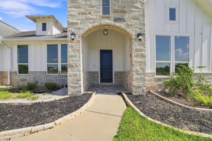 Property Photo:  203 Cavalry Trail Drive  TX 77583 