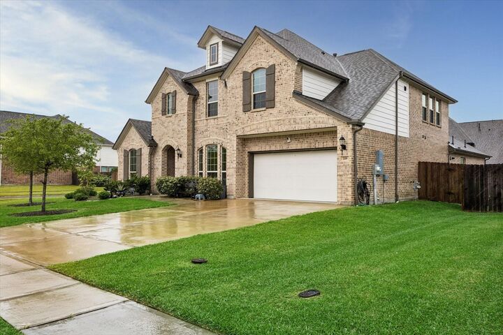 Property Photo: 729 Maplewood TX 77573