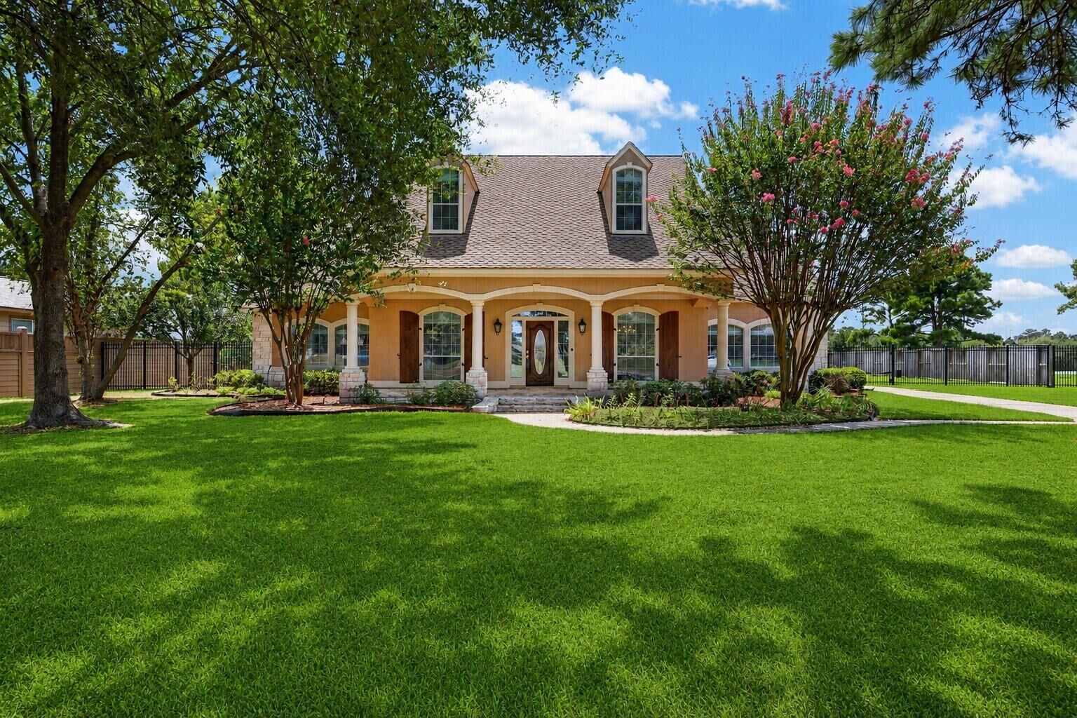 Property Photo: 17027 Champions Lakeway TX 77375