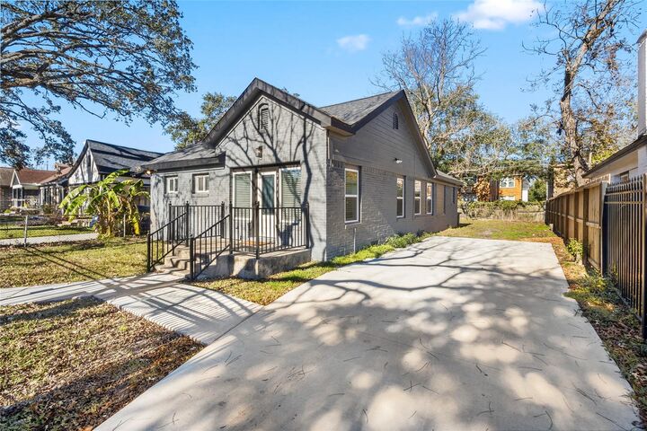 Property Photo: 2711 Eagle Street TX 77004