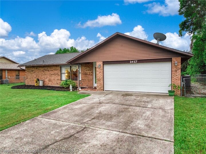 Property Photo:  1417 Chloe Terrace  FL 33870 