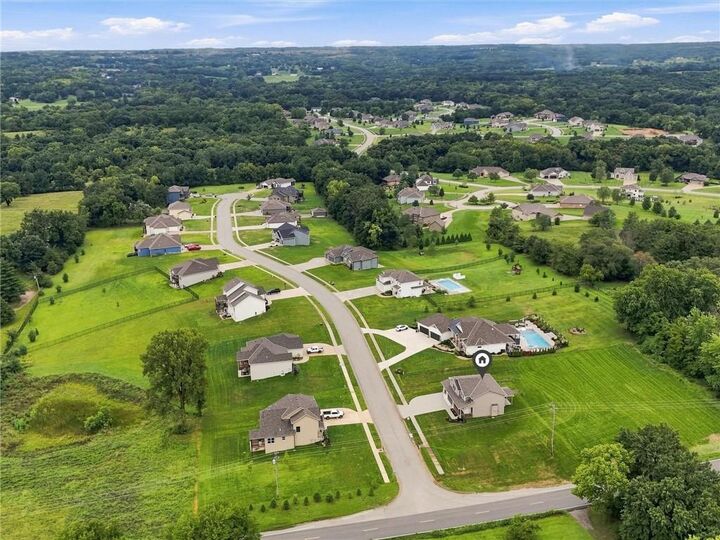 Property Photo: 13522 Oakridge Drive MO 64060