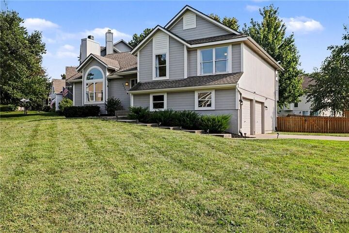 Property Photo: 2529 SW 10th Street MO 64081