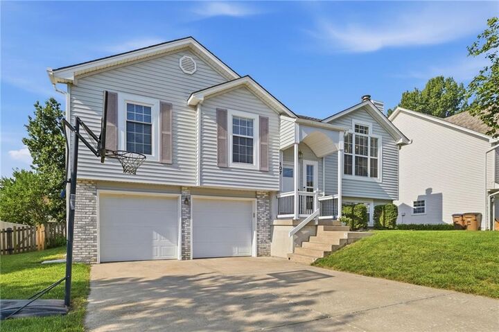 Property Photo: 107 E Laredo Trail MO 64083