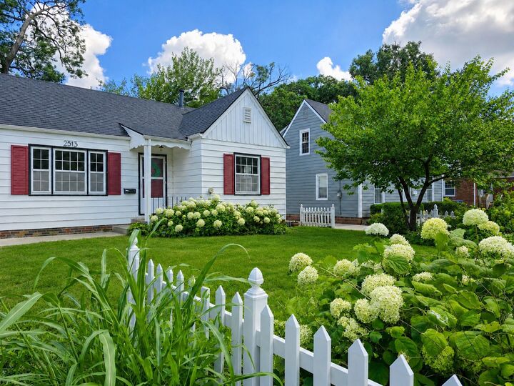 Property Photo: 2513 33rd Street IA 50310
