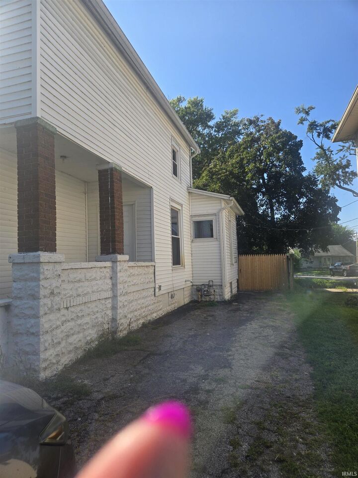 Property Photo: 906 Hudson Street IN 46516-2029