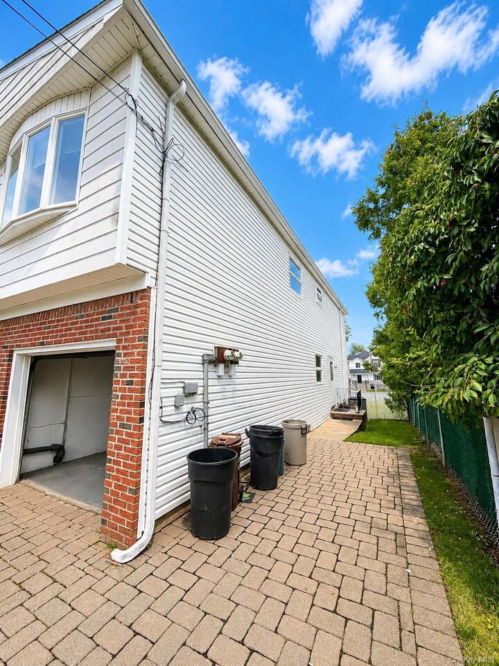 Property Photo: 404 Edgegrove Avenue NY 10312
