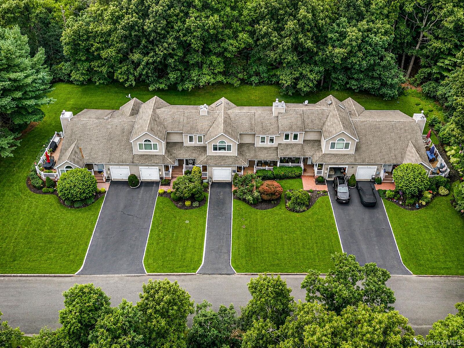 Property Photo:  26 Kettle Hole Road  NY 11949 