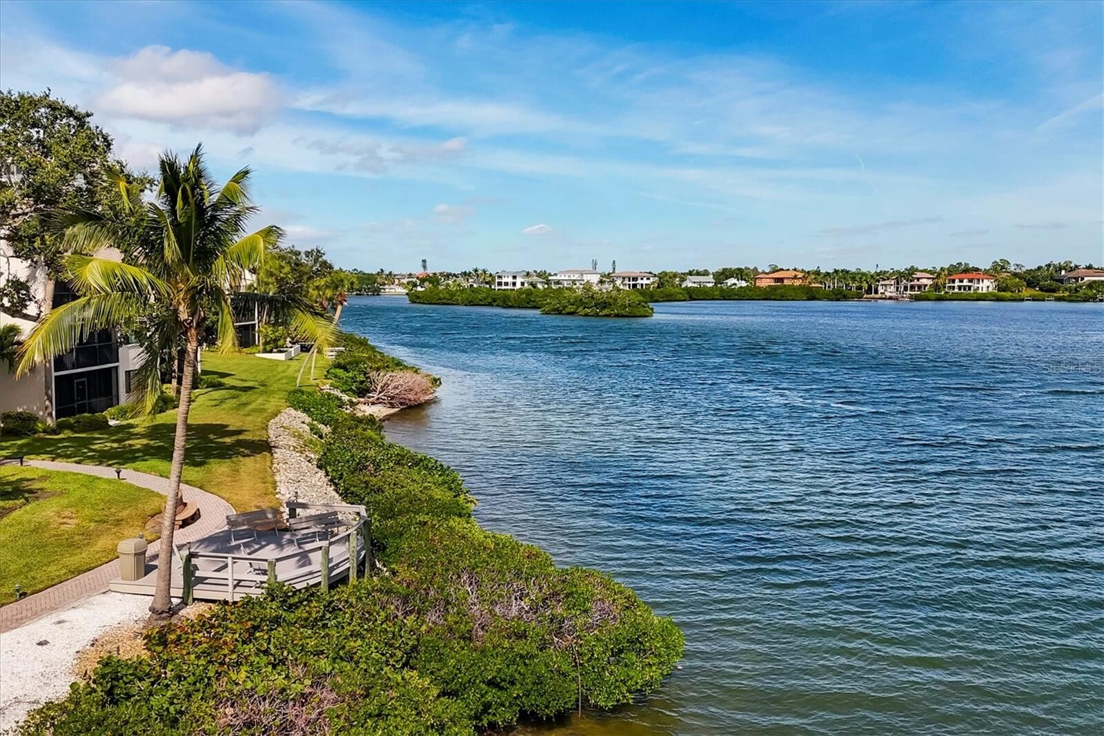 Property Photo:  1900 Cove Ii Place 127  FL 34242 