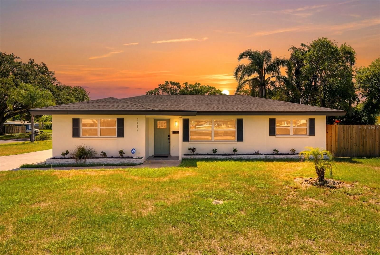Property Photo:  2117 N Hercules Avenue  FL 33763 