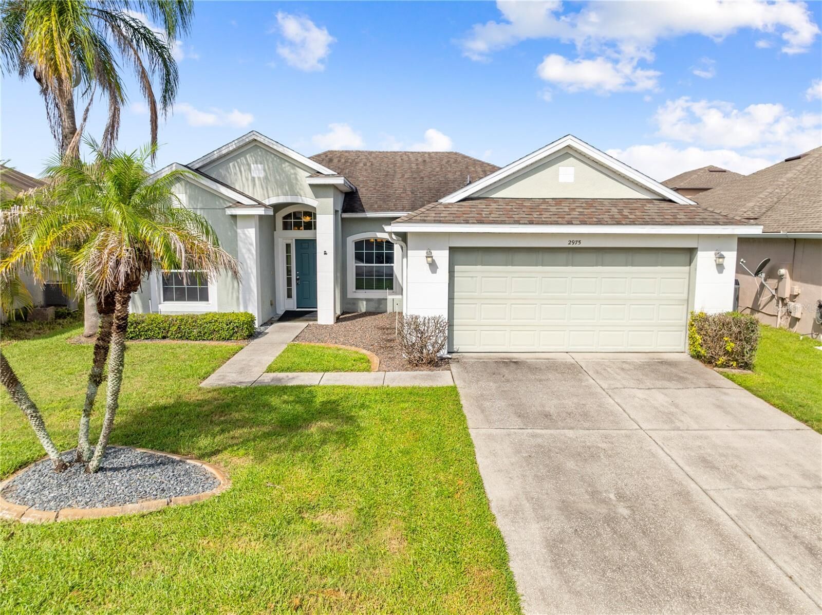 Property Photo: 2975 White Cedar Cir FL 34741