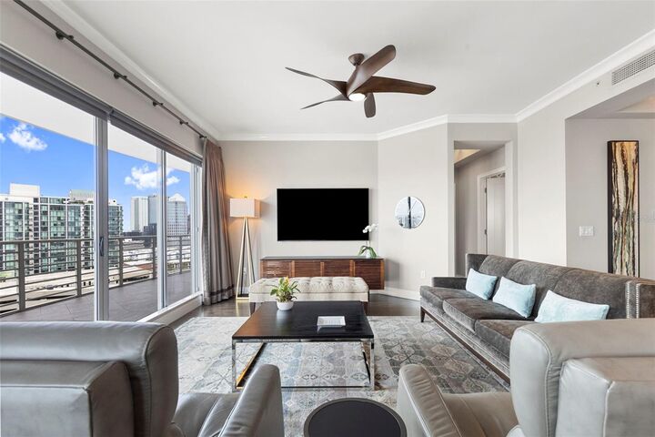 Property Photo:  1209 E Cumberland Avenue 1901  FL 33602 