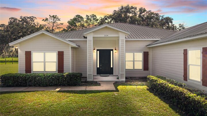 Property Photo: 324 NE 300th Street FL 32628