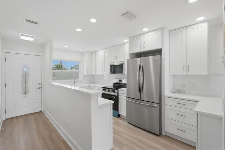 Property Photo:  280 Boca Ciega Point Boulevard S  FL 33708 