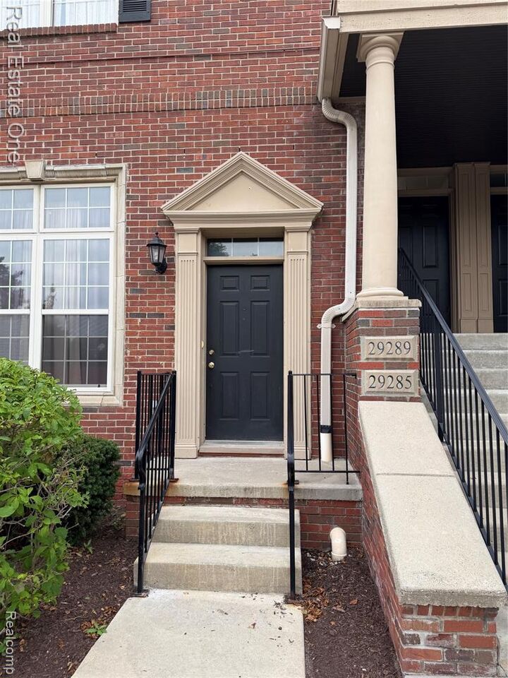 Property Photo:  29285 Glen Oaks Boulevard  MI 48334 2930 