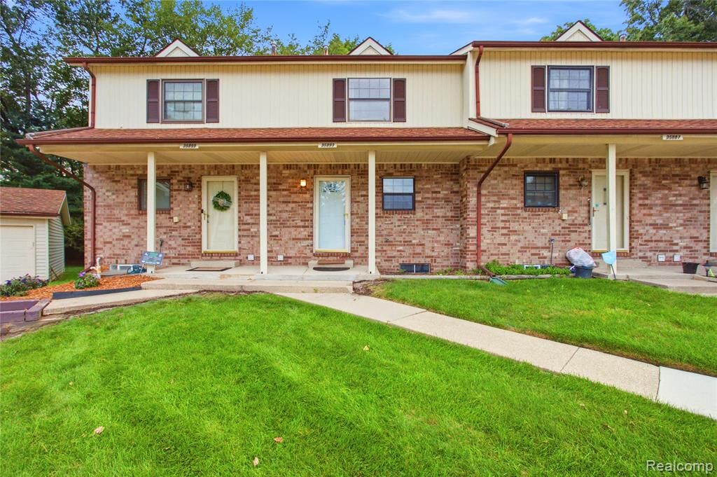 Property Photo:  35893 Castlewood Court  MI 48185 5801 