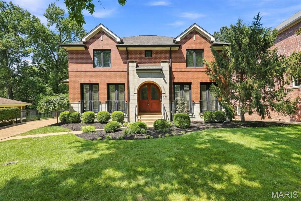 Property Photo: 223 Lancaster Drive MO 63105