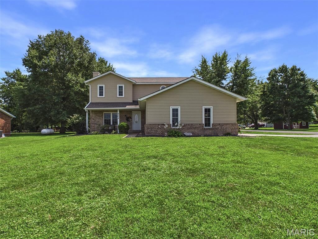 Property Photo: 8504 Country Lane IL 62294