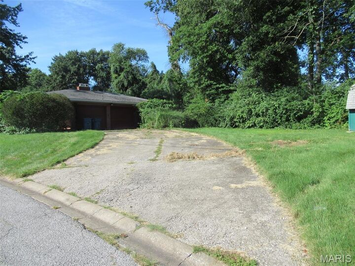 Property Photo: 2312 Gillis Street IL 62002