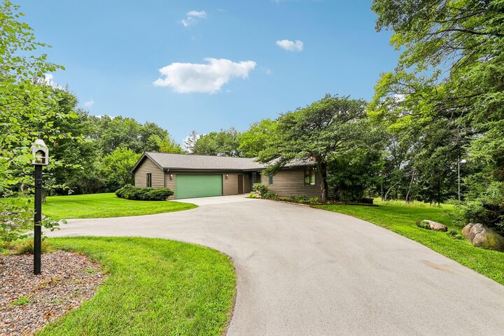 Property Photo:  W333s221 Glen Oaks Dr  WI 53018 