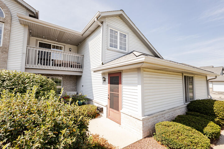 Property Photo: 1061 Quinlan Dr WI 53072