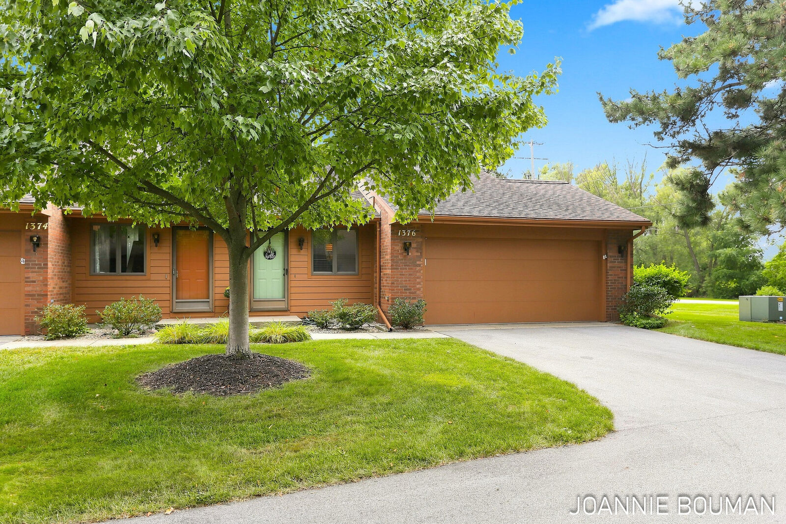 Property Photo: 1376 Bent Tree Court MI 49426