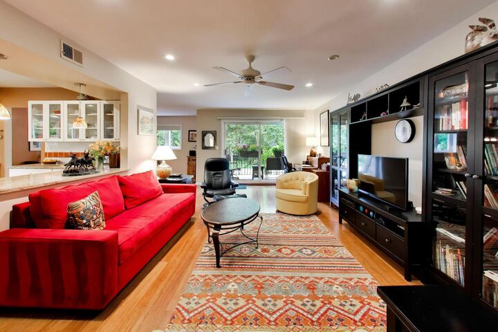 Property Photo: 2001 Sherman Avenue 204 IL 60201