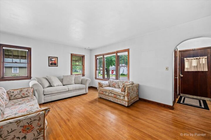 Property Photo: 867 Clay Street IL 60098