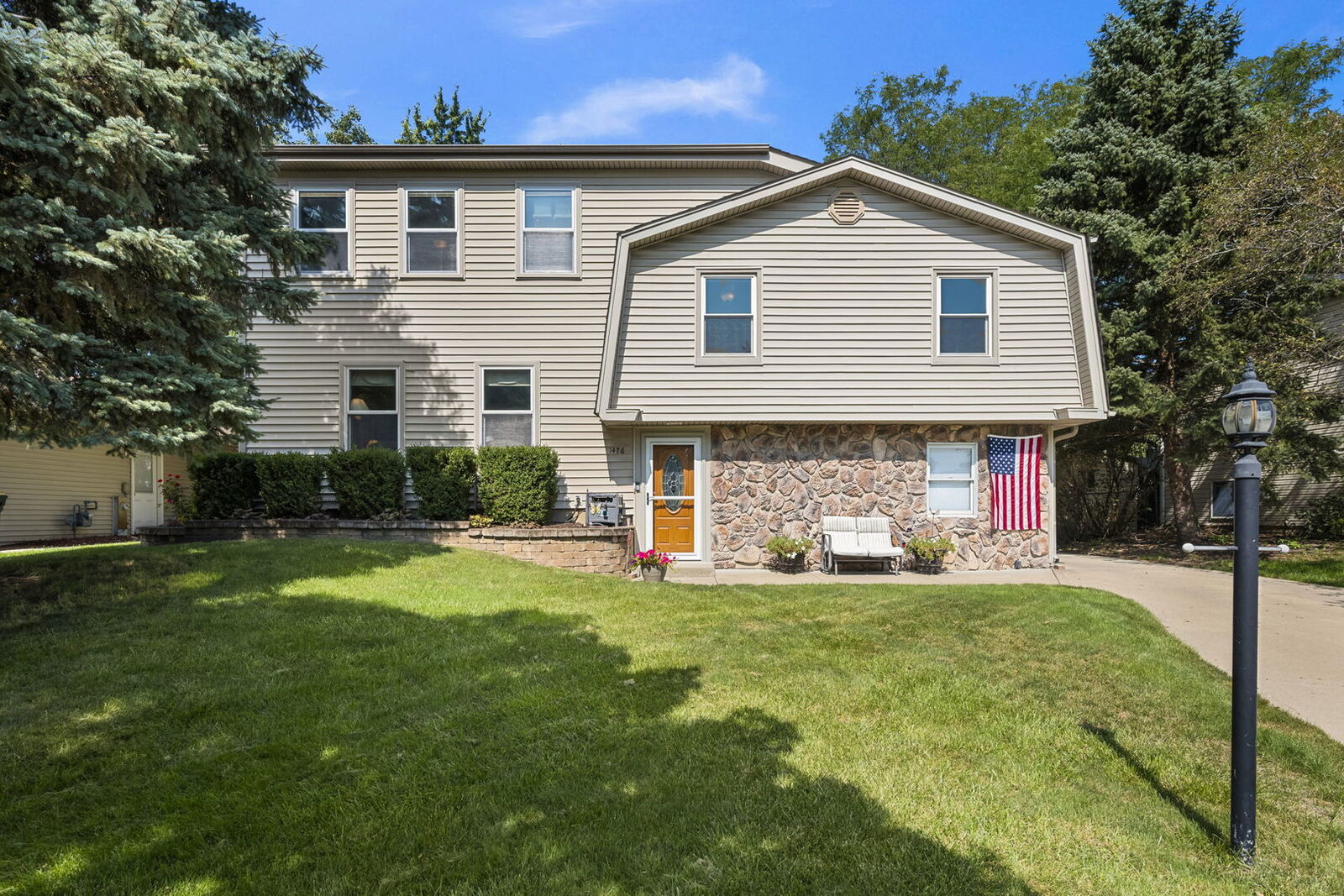 Property Photo:  1476 Worden Way  IL 60007 