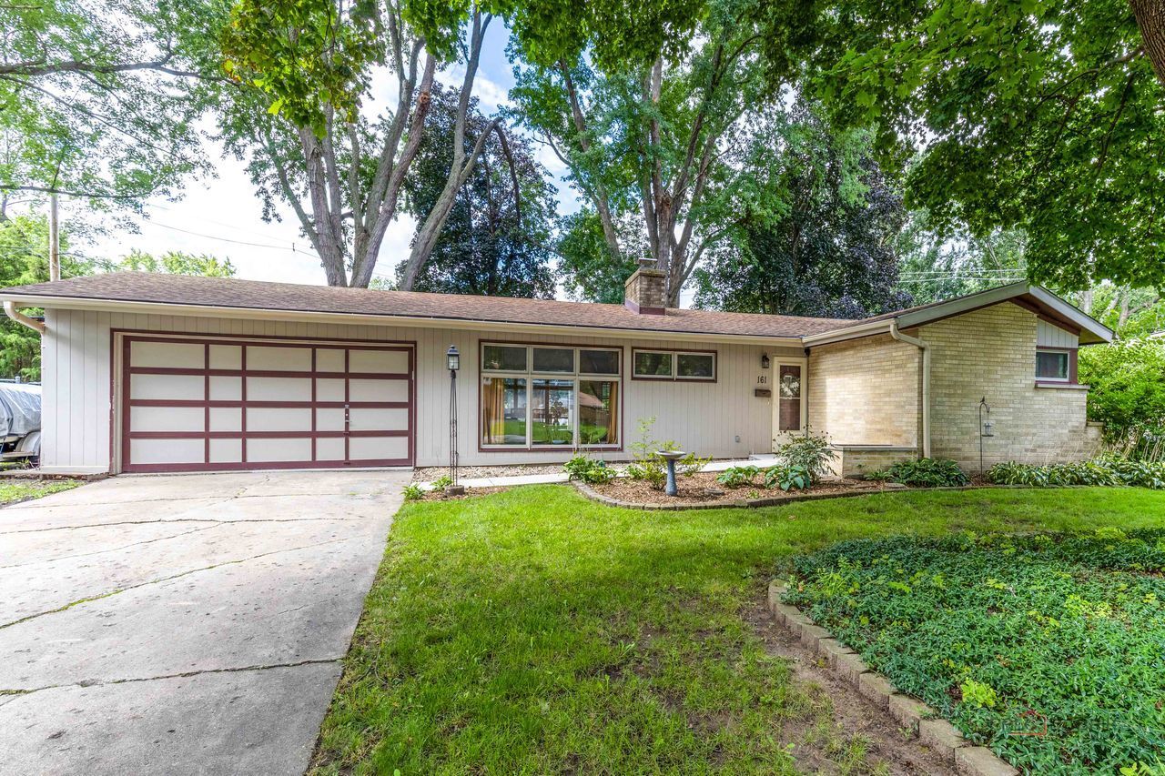 Property Photo: 161 Crestwood Drive IL 60118