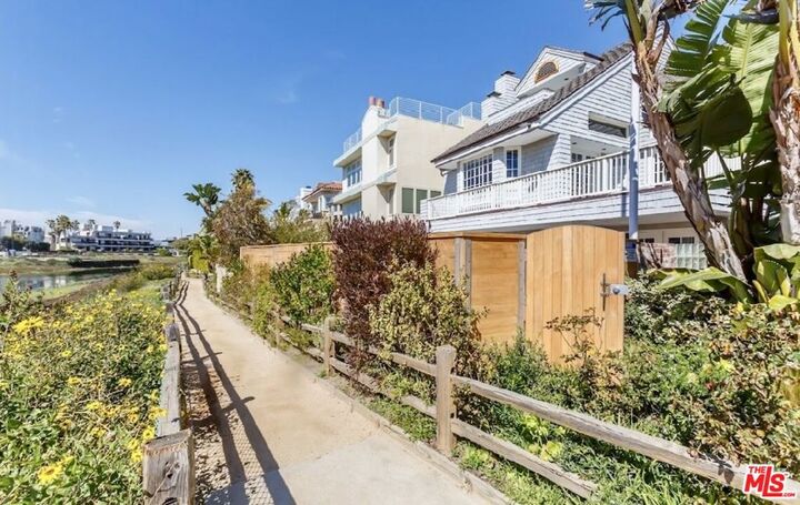Property Photo: 4219 Roma Court CA 90292