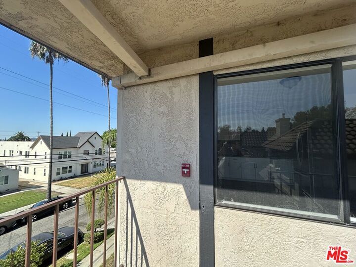 Property Photo: 701 E Raleigh Street 4 CA 91205