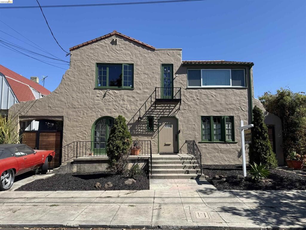 Property Photo: 446 37th St CA 94609