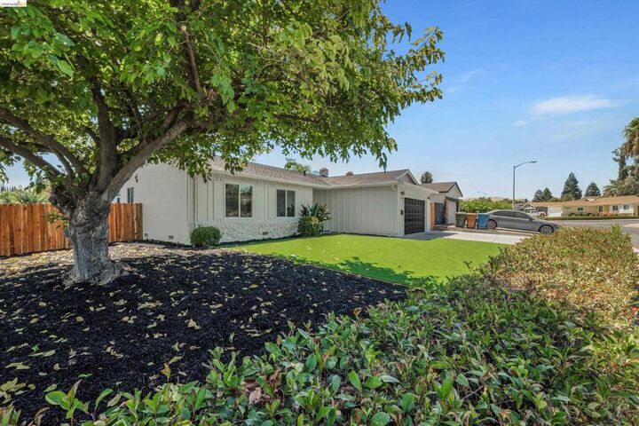 Property Photo:  304 Huntington Dr  CA 94509 