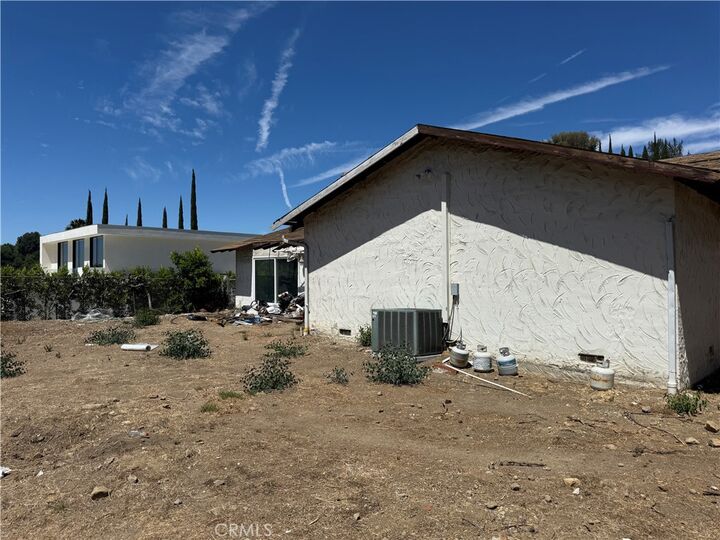 Property Photo:  11428 Dona Pegita Drive  CA 91604 