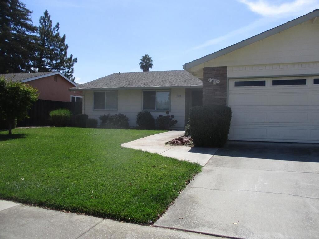 Property Photo:  