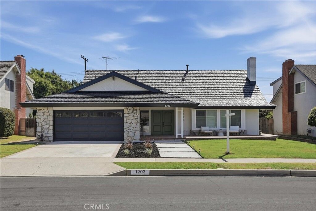Property Photo:  1202 Limerick  CA 92870 