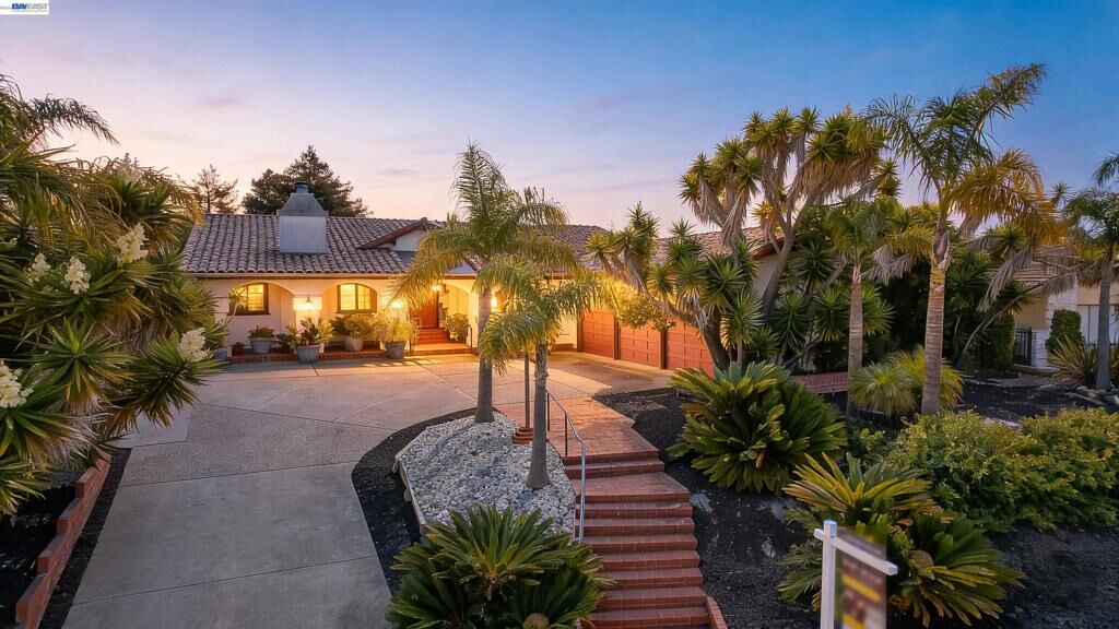 Property Photo:  16989 Brierly Ct  CA 94546 